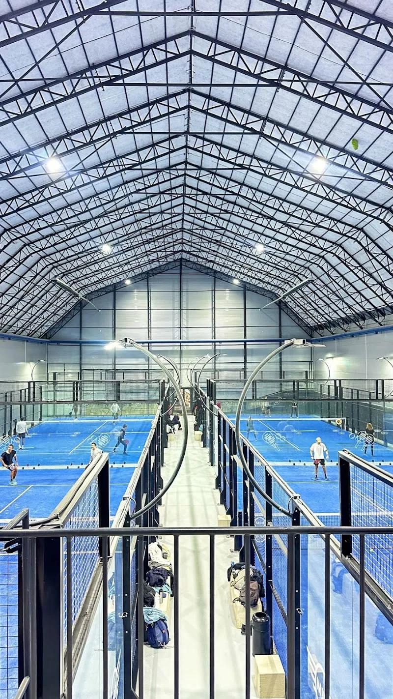İstanbul'da Padel: 800 TL'den 3.000 TL'ye Hangi Kort Size Göre?