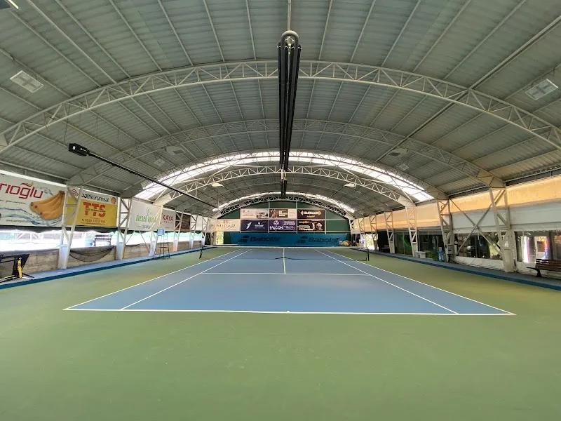 Meşelipark Tenis Kulübü padel kortu